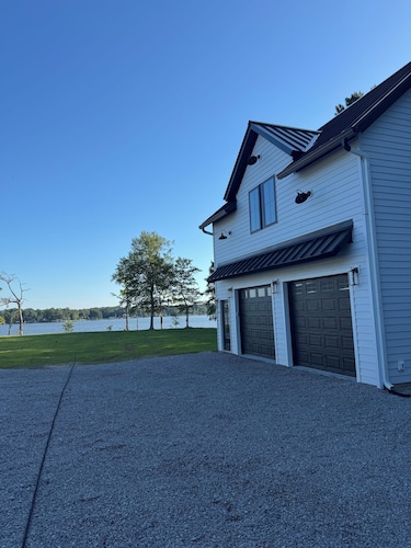 Charming new in 2026 private apartment on the water in lovely Edenton.