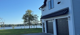 Charming new in 2026 private apartment on the water in lovely Edenton.