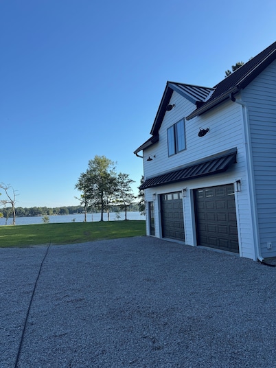 Charming new in 2026 private apartment on the water in lovely Edenton.