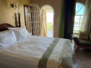1 bedroom, iron/ironing board, WiFi, bed sheets - Lovely 1-bedroom Super Studio with AC in charming Ocho Rios's, Jamaica St Ann. (Ocho Rios)