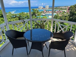 Outdoor dining - Lovely 1-bedroom Super Studio with AC in charming Ocho Rios's, Jamaica St Ann. (Ocho Rios)