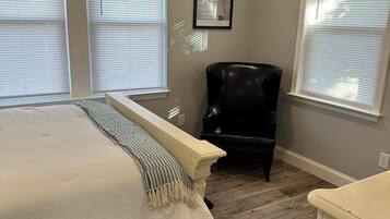 3 bedrooms, iron/ironing board, WiFi (free), bed sheets