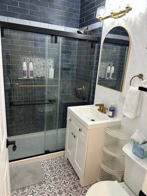 Bathroom - Boutique Beach House in Atlantic City - Quiet South Side, Walk to Beach (Atlantic City)