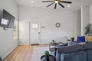 House (4 Bedrooms) | Living room - Elegant 4br/3ba Gem Near Downtown & The Alamo (San Antonio)