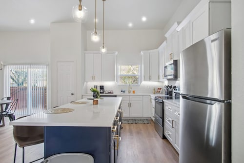Elegant 4br/3ba Gem Near Downtown & The Alamo
