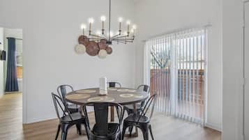 Casa (4 Bedrooms) | Comedor