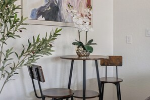 Interior - Elegant 4br/3ba Gem Near Downtown & The Alamo (San Antonio)