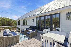 Outdoor dining - Wagon Wheeler: 6 Bed,  5 Bath, Private Pool,  Close to Gulf & Village Sleeps 12 (Boca Grande)