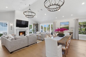 Interior - Wagon Wheeler: 6 Bed,  5 Bath, Private Pool,  Close to Gulf & Village Sleeps 12 (Boca Grande)