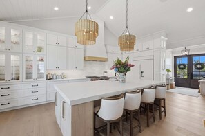 Private kitchen - Wagon Wheeler: 6 Bed,  5 Bath, Private Pool,  Close to Gulf & Village Sleeps 12 (Boca Grande)