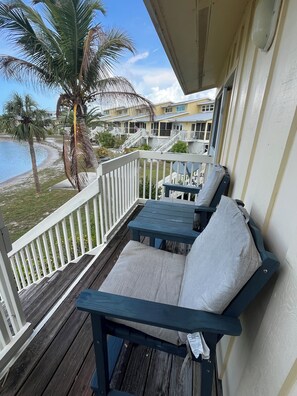 Terrace/patio - NEW Renovation OCEAN VIEW CONDO, 3 min. walk from beach, POOL and FERRY included (Placida)