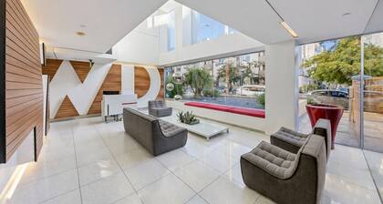 World Cup Base, 1 Block to Metro, Hollywood