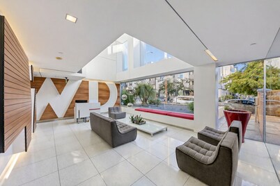 Luxury Hollywood Condo, 2 King Suites, Pool
