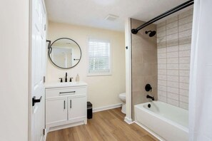 Bathroom - Gold Mine Retreat Hot Tub, Sauna & Fireplace (Dallas)