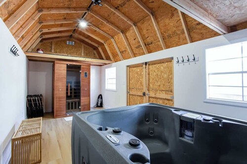 Gold Mine Retreat Hot Tub, Sauna & Fireplace