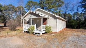 Exterior - Gold Mine Retreat Hot Tub, Sauna & Fireplace (Dallas)