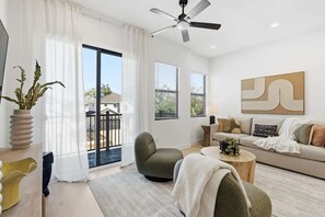 TV - Ventus Residences  4 King Suites  The Bayside (Tampa)