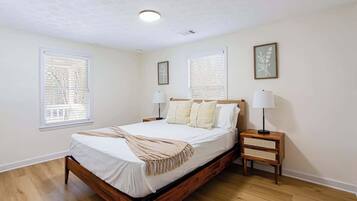 Iron/ironing board, WiFi, bed sheets