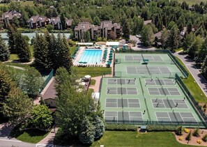 Sports court - Wildflower Stay | Walk to Lodge + Resort Life (Sun Valley)
