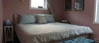 The soulful place-colorful self retreat, meditation&art room, family ideal!