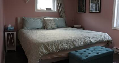 The soulful place-colorful self retreat, meditation&art room, family ideal!