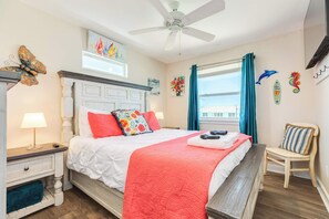 2 bedrooms, desk, WiFi, bed sheets - Paradise Point - Barefoot Beachfront Living! (Surfside Beach)