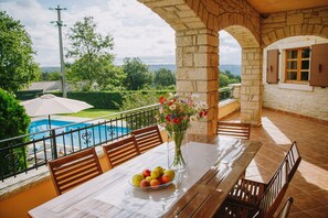 Outdoor dining - Villa Vernier (Istria - Kringa) (Kringa)