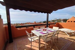 Outdoor dining - New Galera Gardens (Estepona)