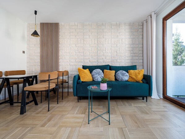 Living area - Rentowna Pleasant Apartment (Łódź)