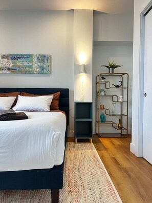 Room - The Royal Perch, King Bed, Downtown Views, AC (Halifax)