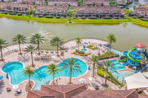 Regal Oaks 3 Bedroom 3 Bath Resort Home RESORT ACCESS INCLUDED - Water Slides!