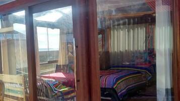 Suite, balkon, uitzicht op meer | Terrein van de accommodatie