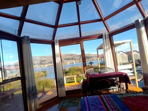 Deluxe suite, balkon, uitzicht op meer | Interieur