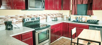 2321 Edward J Neetles Lane- 15 mins from Airport, Downtown, Walmart,