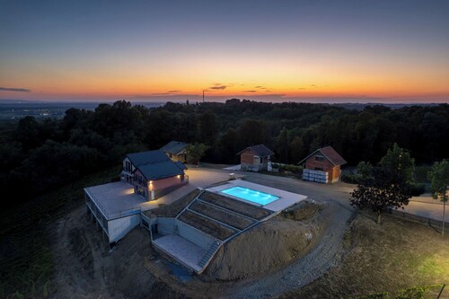 Stay among vineyards with a bathtub and nature views