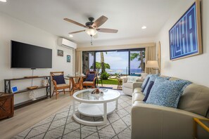 Smart TV, books - Hale Kai at Kona Isle (Kailua Kona)