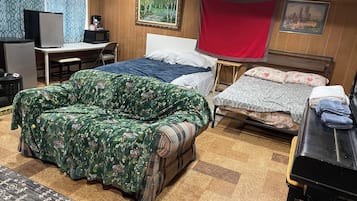 2 bedrooms, iron/ironing board, WiFi, bed sheets