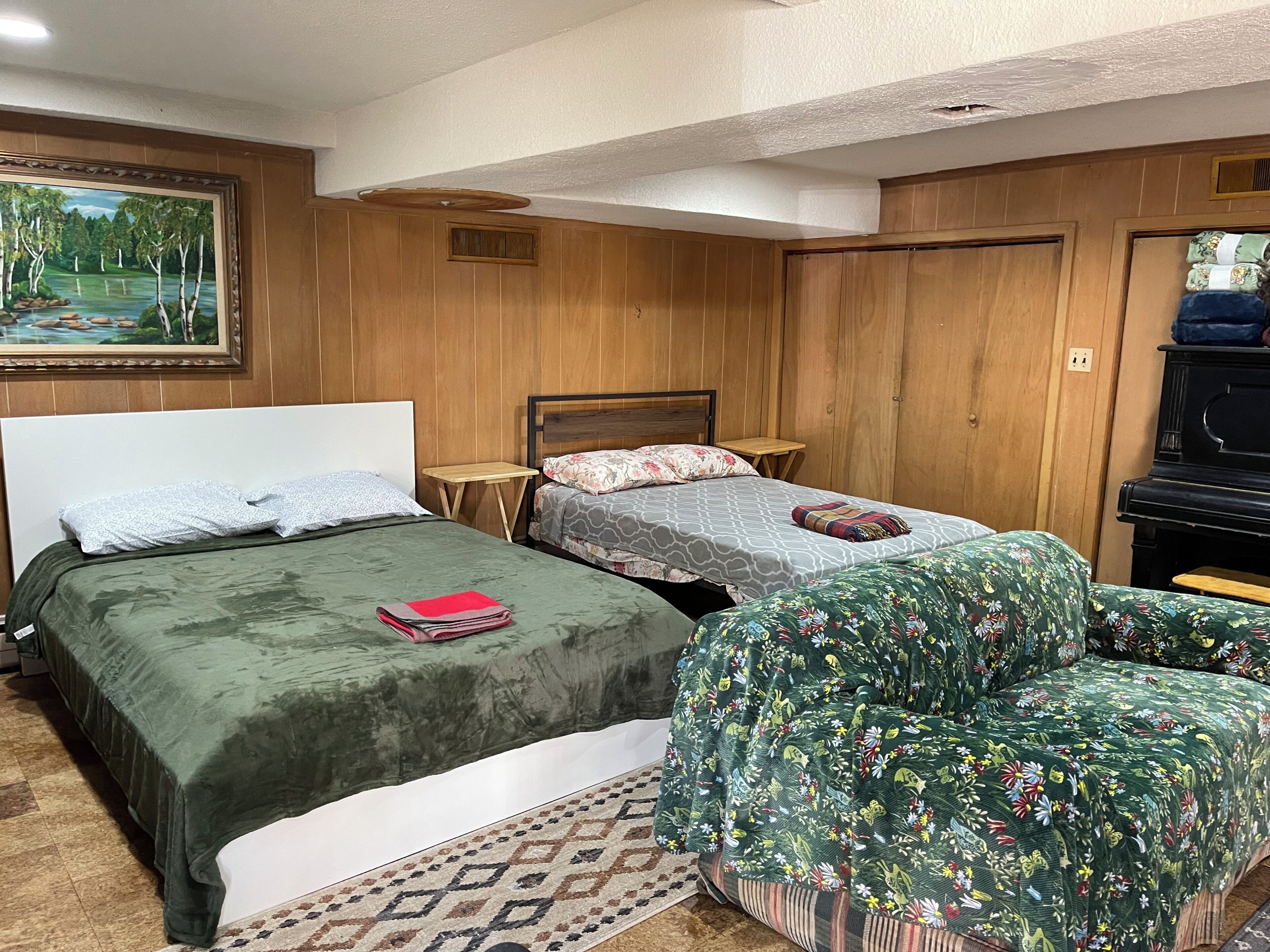 2 bedrooms, iron/ironing board, WiFi, bed sheets
