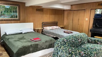 2 bedrooms, iron/ironing board, WiFi, bed sheets