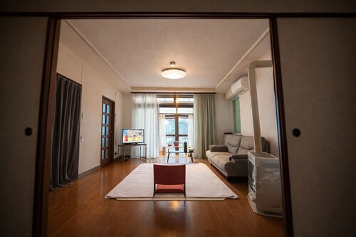 [Sapporo Private House ] 8-minute walk from subway station and airport bus stop