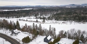 Aerial view - Chalet Altitude, Riverfront, Pet-Friendly (Saint-Raymond)