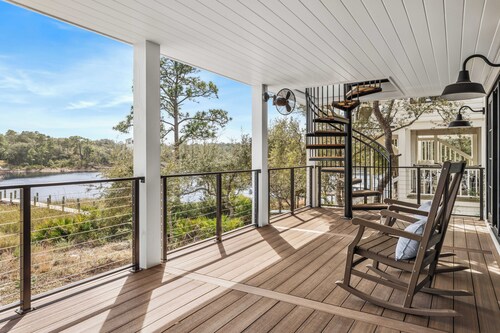 Bella Vista & Coastal Chateau: Lakefront Retreat with Dock, Kayaks, Bikes & Fire Pit