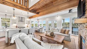 Smart TV, fireplace
