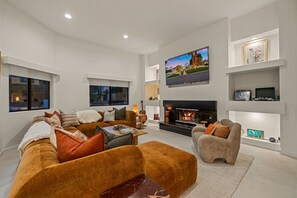 Smart TV - The White House Private Palm Springs Retreat (Palm Springs)