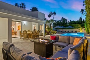 Outdoor pool - The White House Private Palm Springs Retreat (Palm Springs)