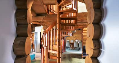 Stunning Tidal Waters Loglodge