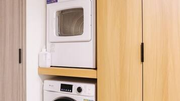 Deluxe Double or Twin Room, City View | Interior