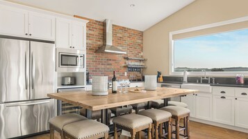 House (6 Bedrooms) | Interior