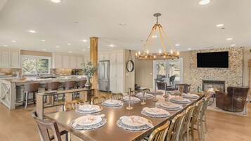 House (6 Bedrooms) | Interior