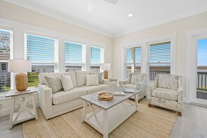 TV, ping pong - Moon River, Waterfront Compound on Daufuskie Island (Daufuskie Island)